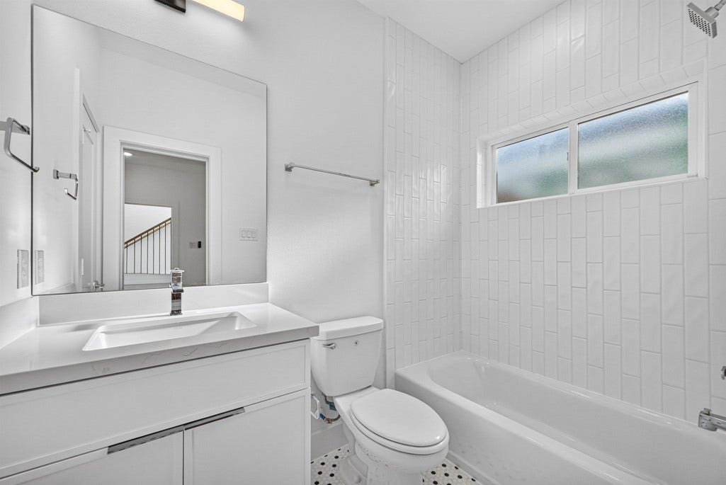 902 Kern St, #B, Houston, TX 77009