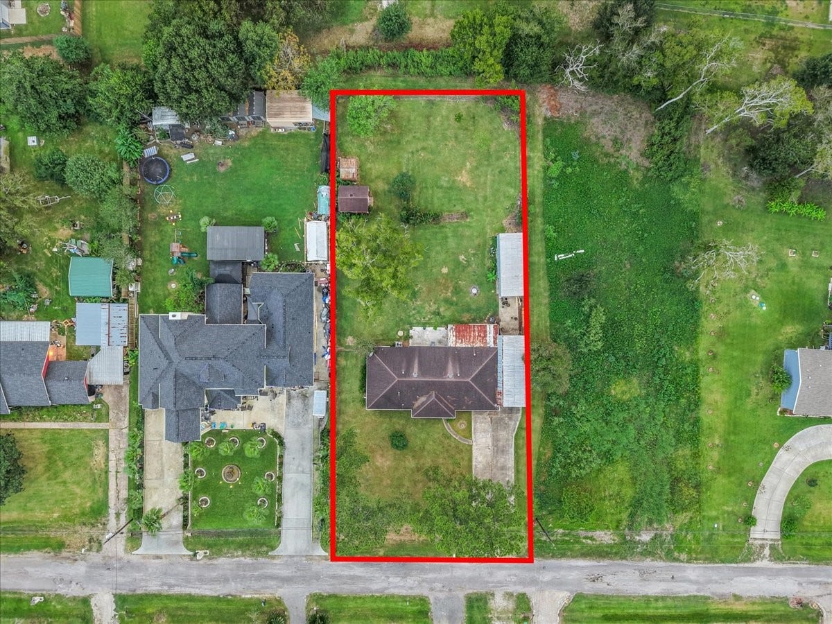 15918 Spinks Road, Alvin, TX 77511 15918 Spinks Road, Alvin, TX 77511