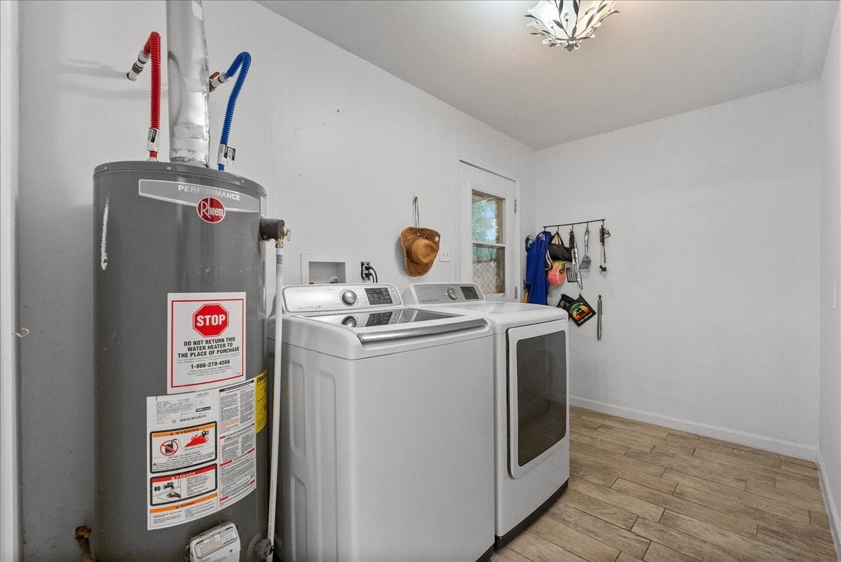 15918 Spinks Road, Alvin, TX 77511 15918 Spinks Road, Alvin, TX 77511