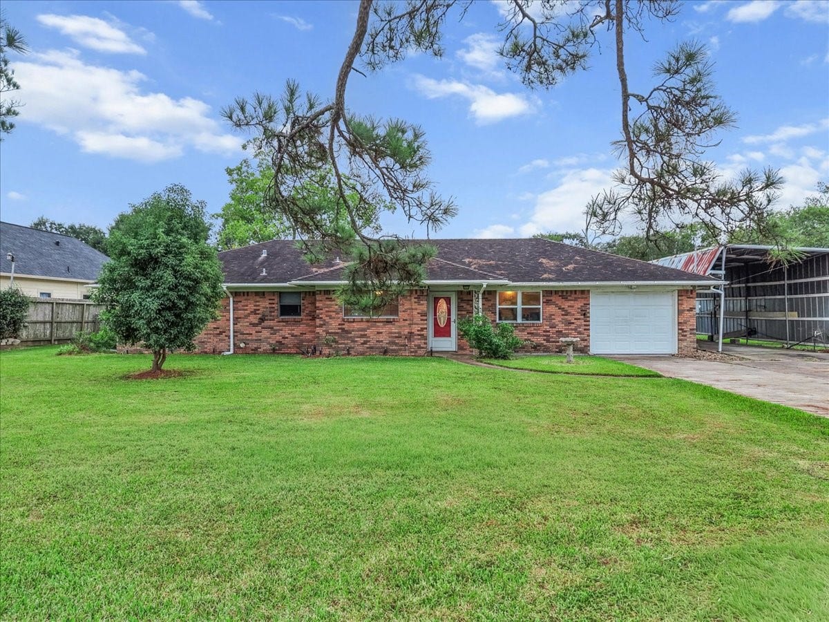 15918 Spinks Road, Alvin, TX 77511 15918 Spinks Road, Alvin, TX 77511
