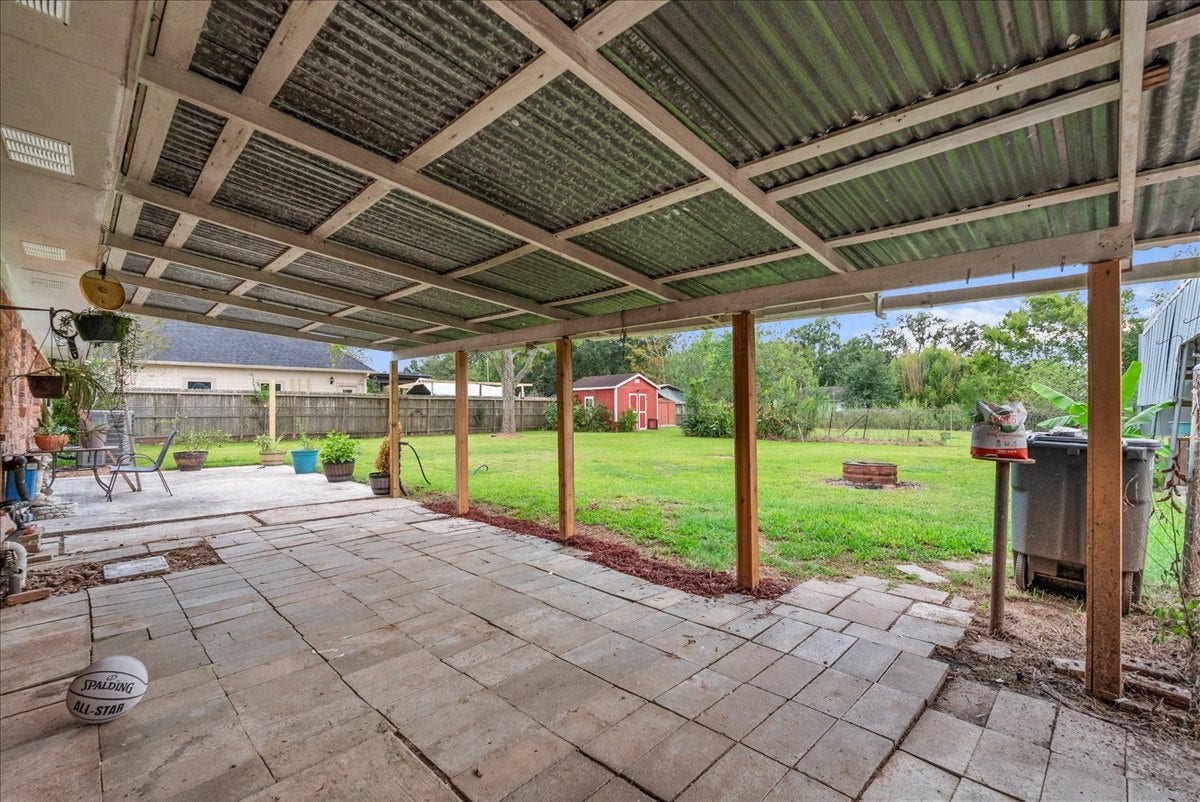 15918 Spinks Road, Alvin, TX 77511 15918 Spinks Road, Alvin, TX 77511
