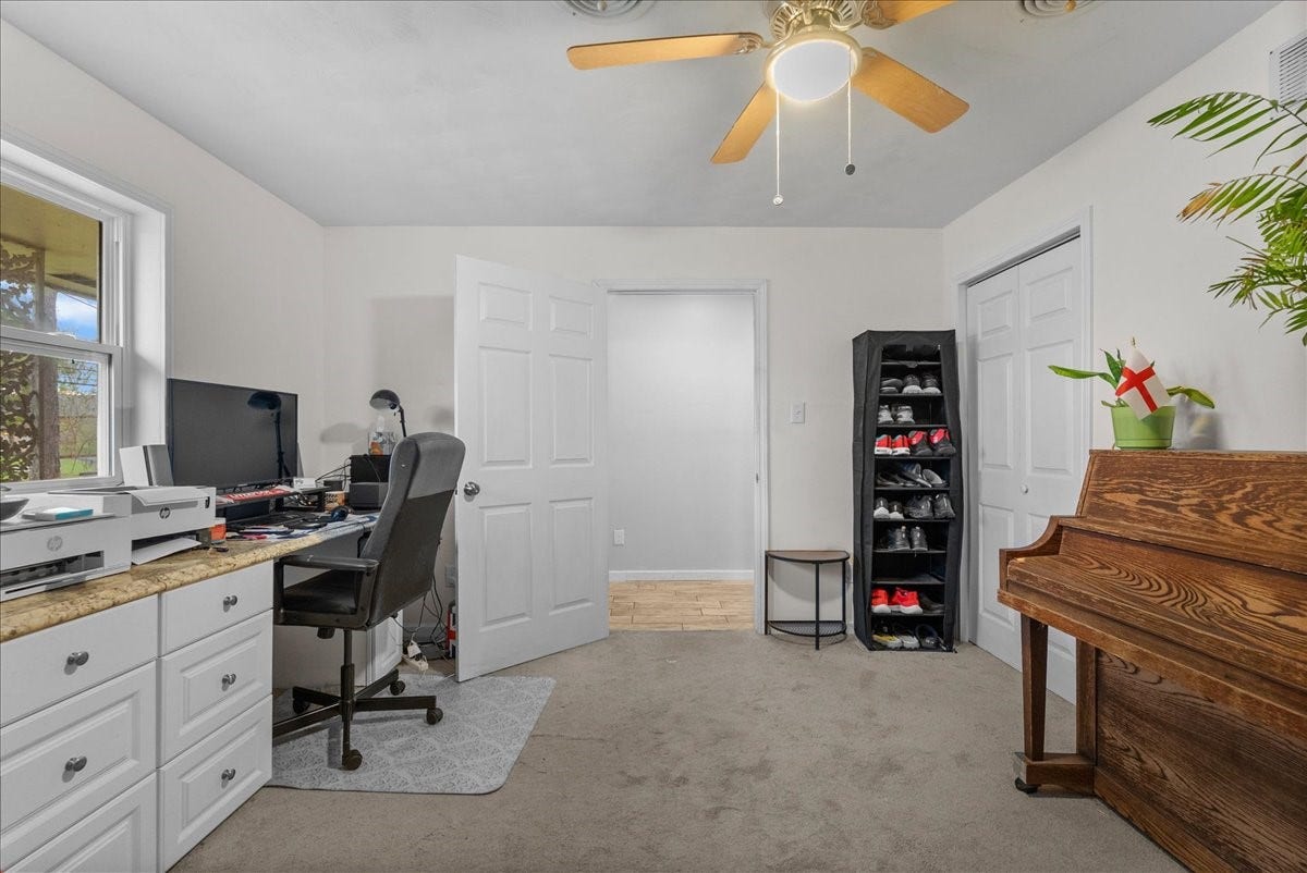15918 Spinks Road, Alvin, TX 77511 15918 Spinks Road, Alvin, TX 77511