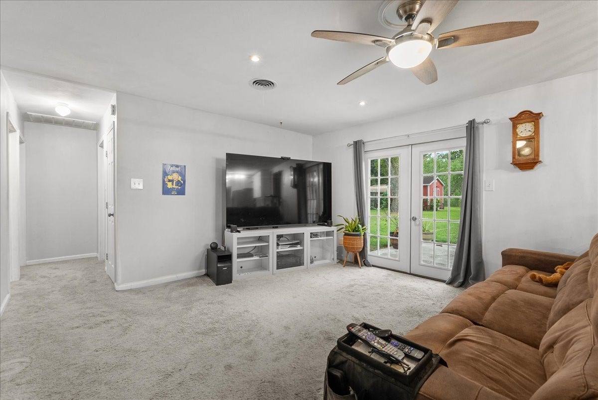 15918 Spinks Road, Alvin, TX 77511 15918 Spinks Road, Alvin, TX 77511