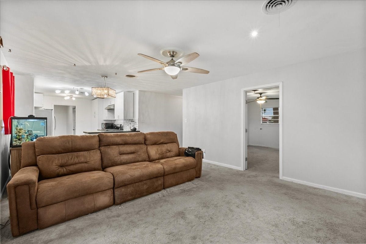 15918 Spinks Road, Alvin, TX 77511 15918 Spinks Road, Alvin, TX 77511