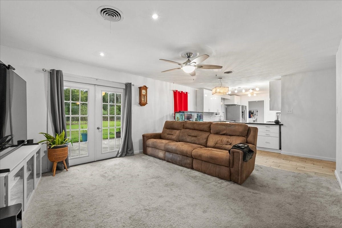 15918 Spinks Road, Alvin, TX 77511 15918 Spinks Road, Alvin, TX 77511