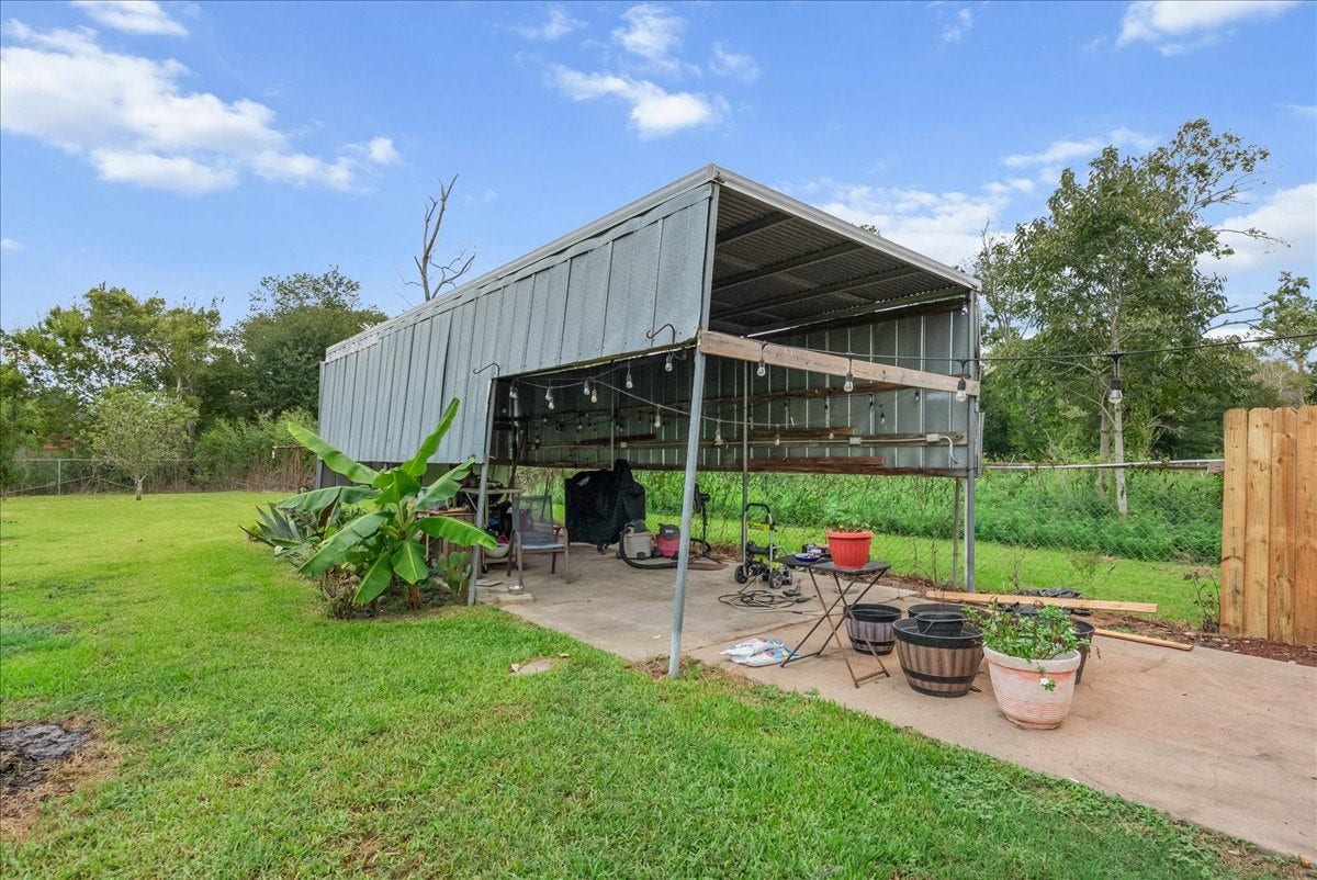 15918 Spinks Road, Alvin, TX 77511 15918 Spinks Road, Alvin, TX 77511