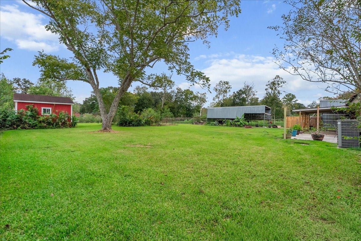 15918 Spinks Road, Alvin, TX 77511 15918 Spinks Road, Alvin, TX 77511