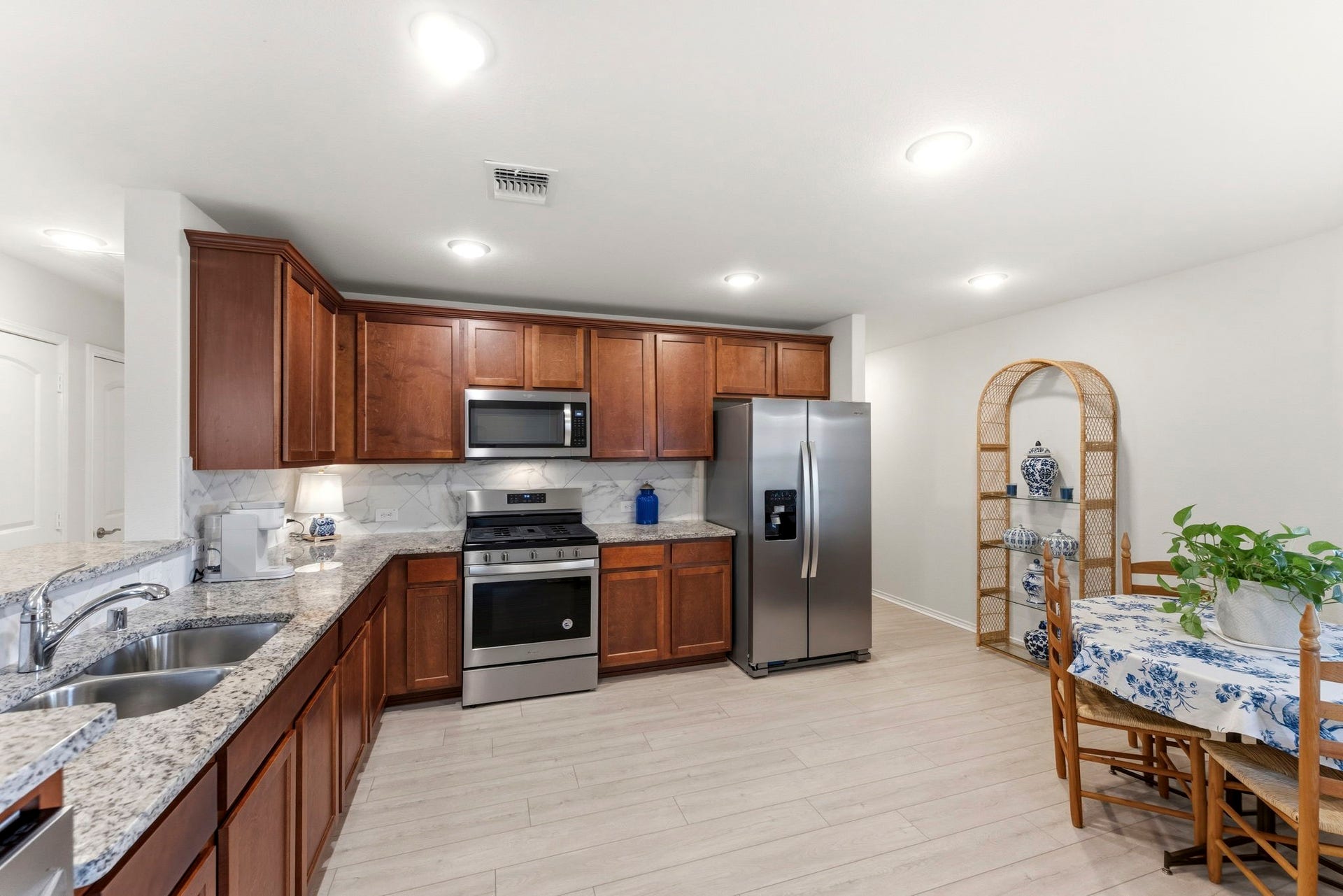 410 Thistle Thorn Drive, The Woodlands, TX 77382 410 Thistle Thorn Drive, The Woodlands, TX 77382