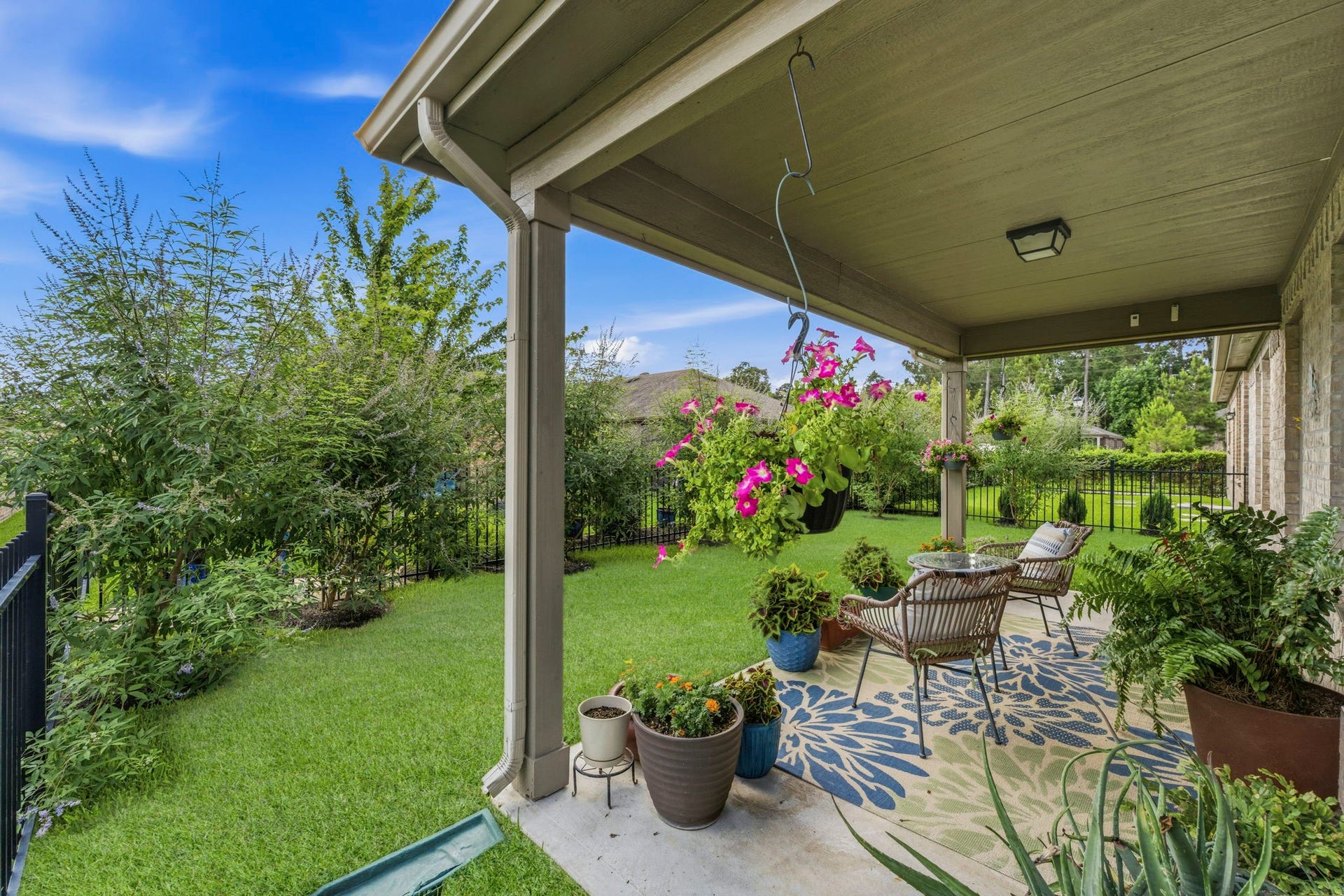 410 Thistle Thorn Drive, The Woodlands, TX 77382 410 Thistle Thorn Drive, The Woodlands, TX 77382