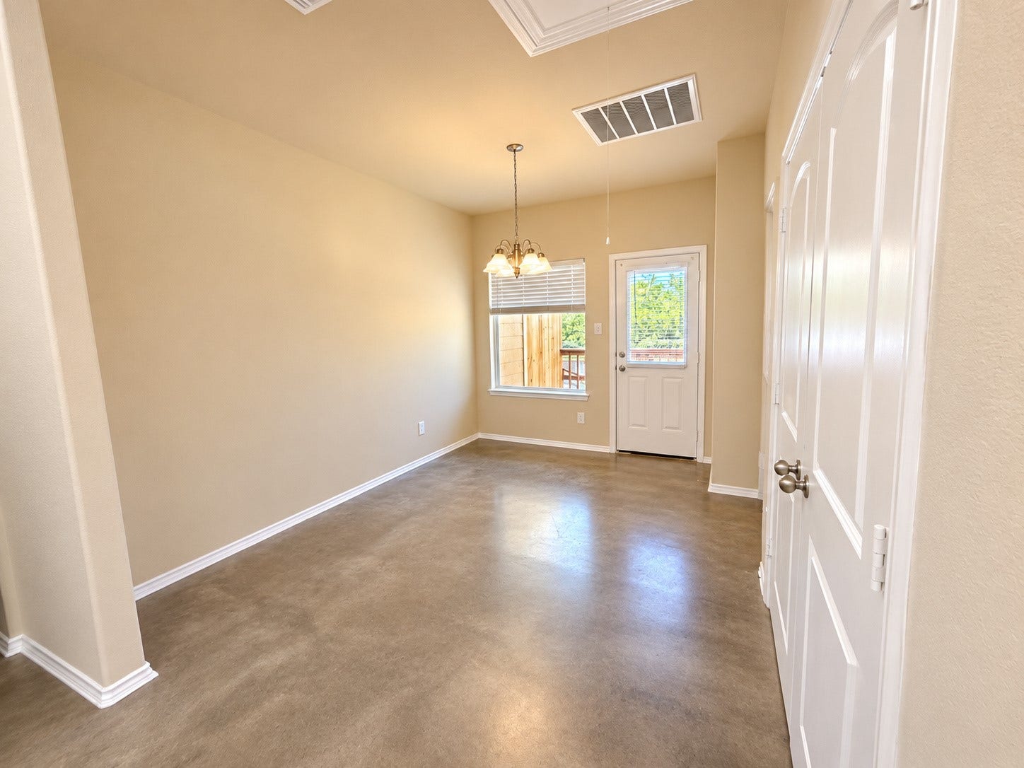 15679 Sycamore Drive, Montgomery, TX 77356
