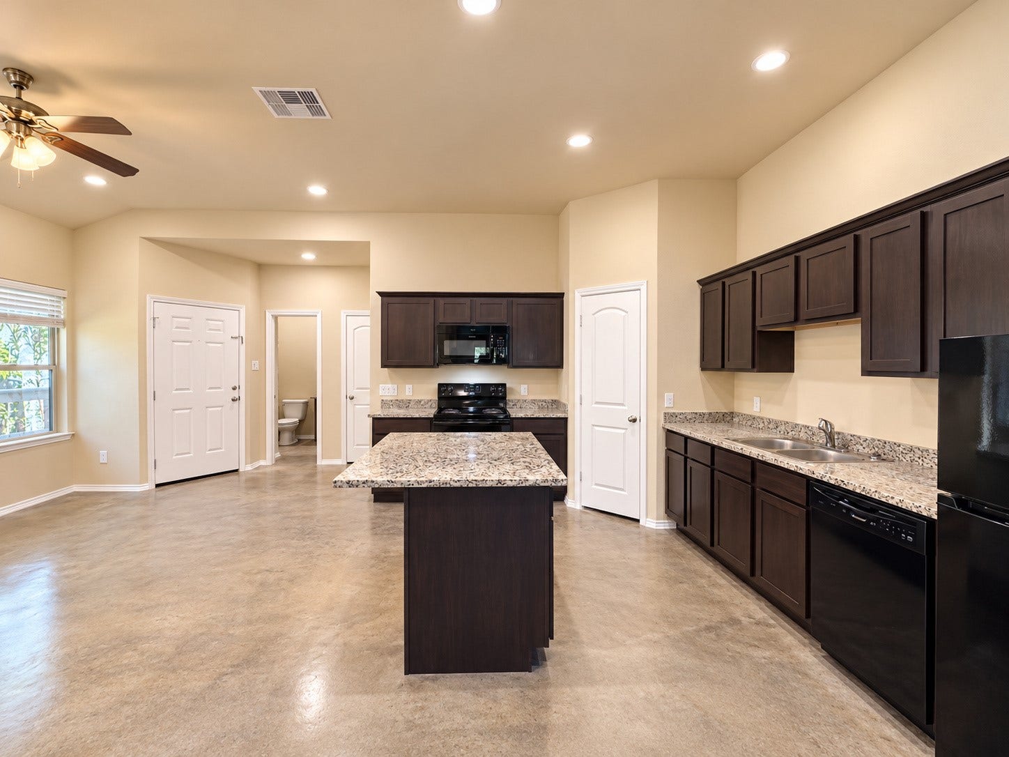 15679 Sycamore Drive, Montgomery, TX 77356