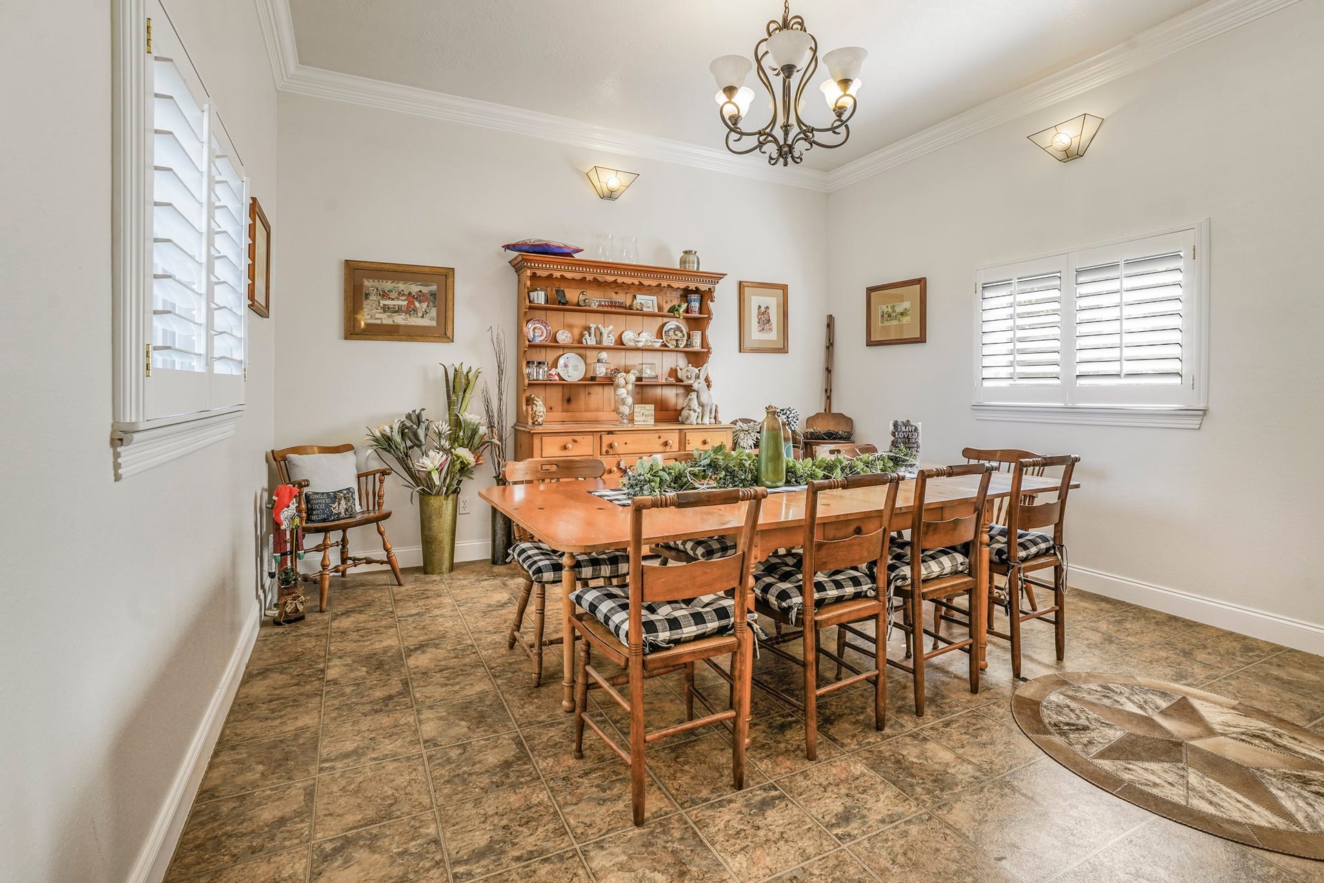 20547 Crosby Eastgate Road, Crosby, TX 77532 Large dining room in the primary home.