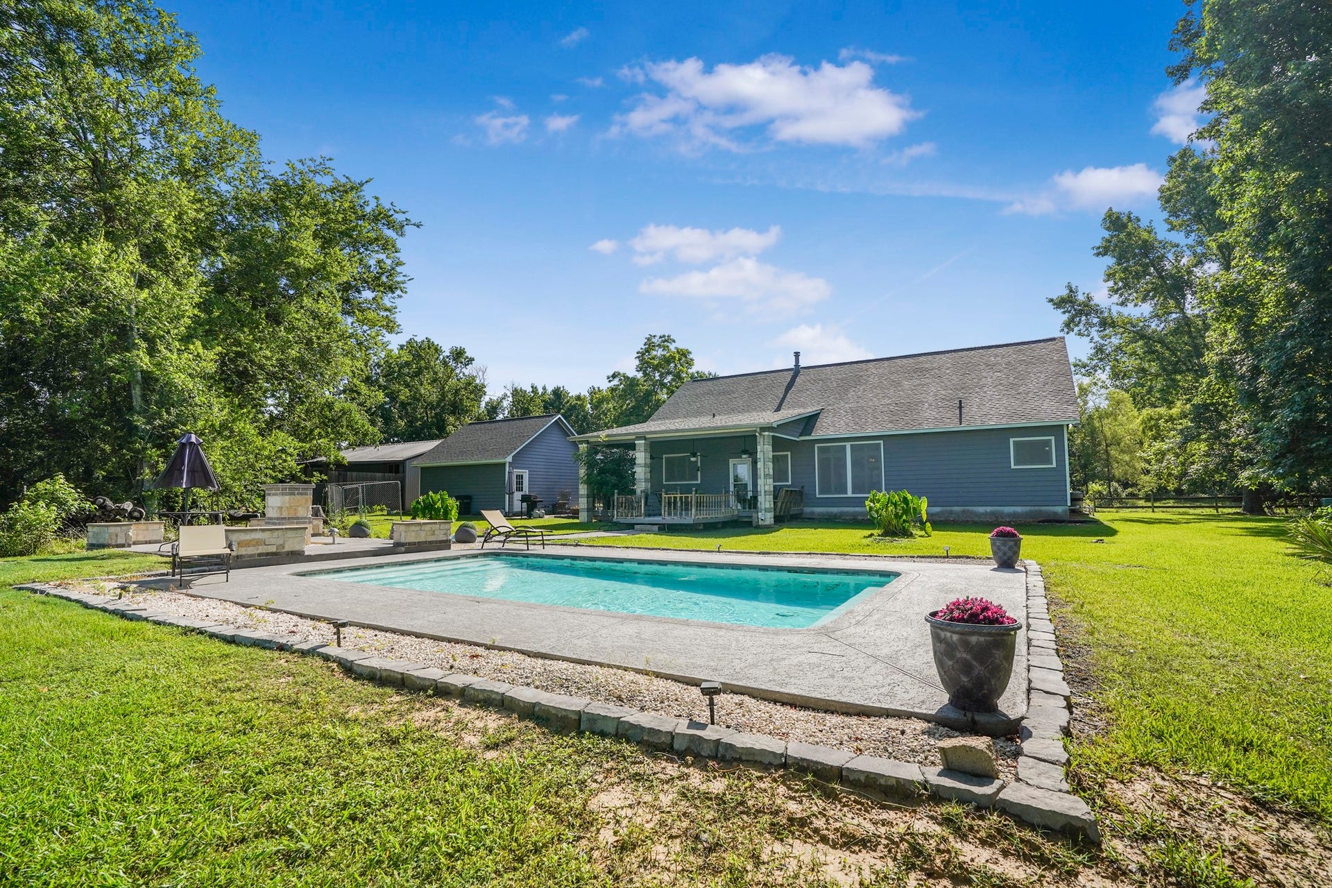 20547 Crosby Eastgate Road, Crosby, TX 77532 Crystal clear inground pool.