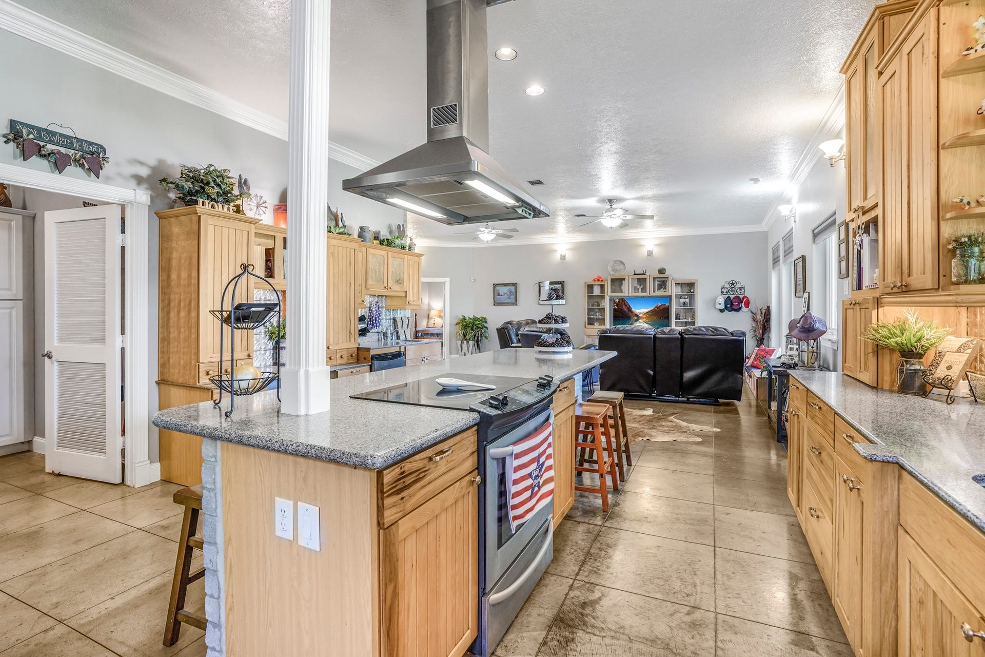 20547 Crosby Eastgate Road, Crosby, TX 77532 This kitchen has two sinks.