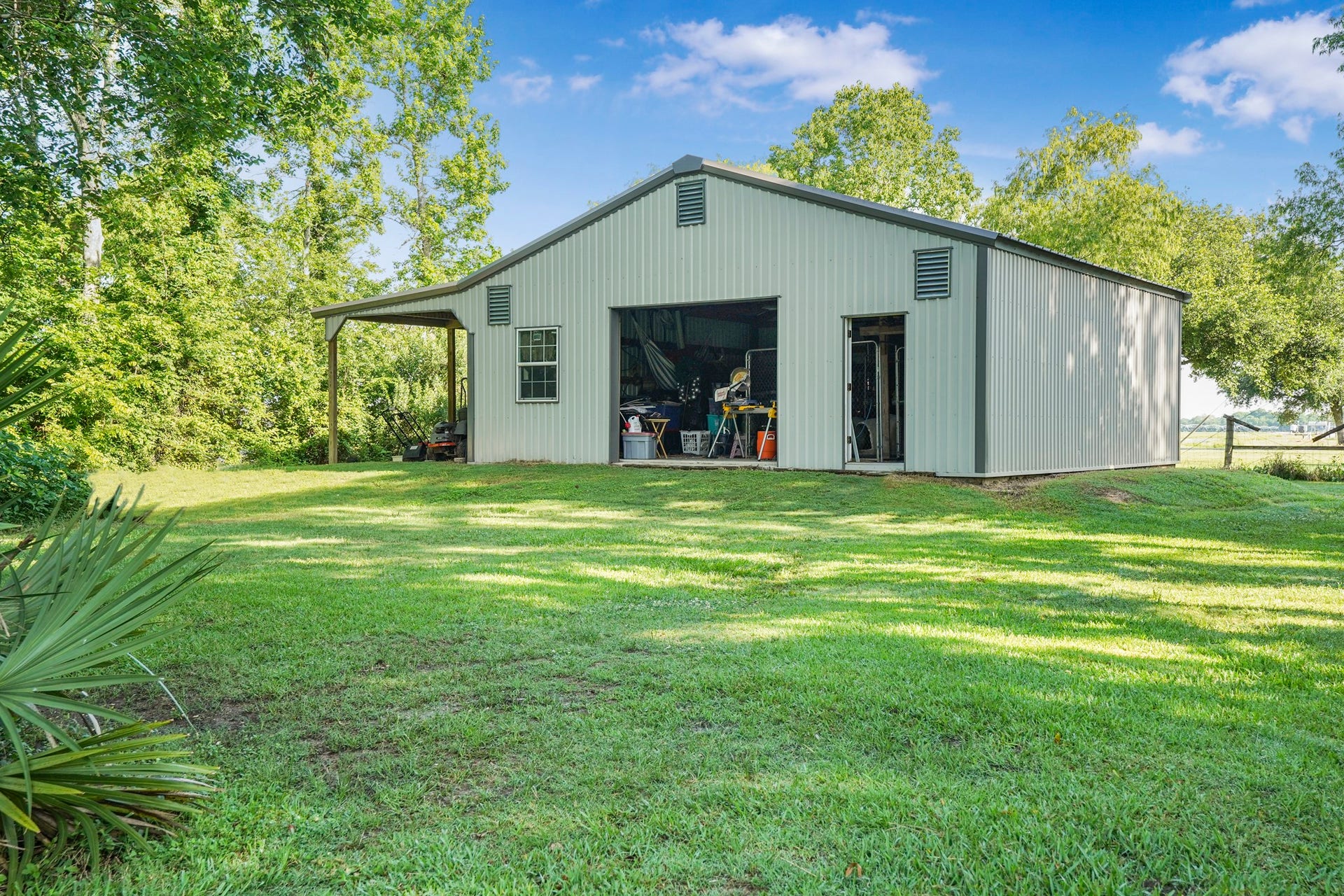 20547 Crosby Eastgate Road, Crosby, TX 77532 Barn, workshop, extra storage area and a lean-to