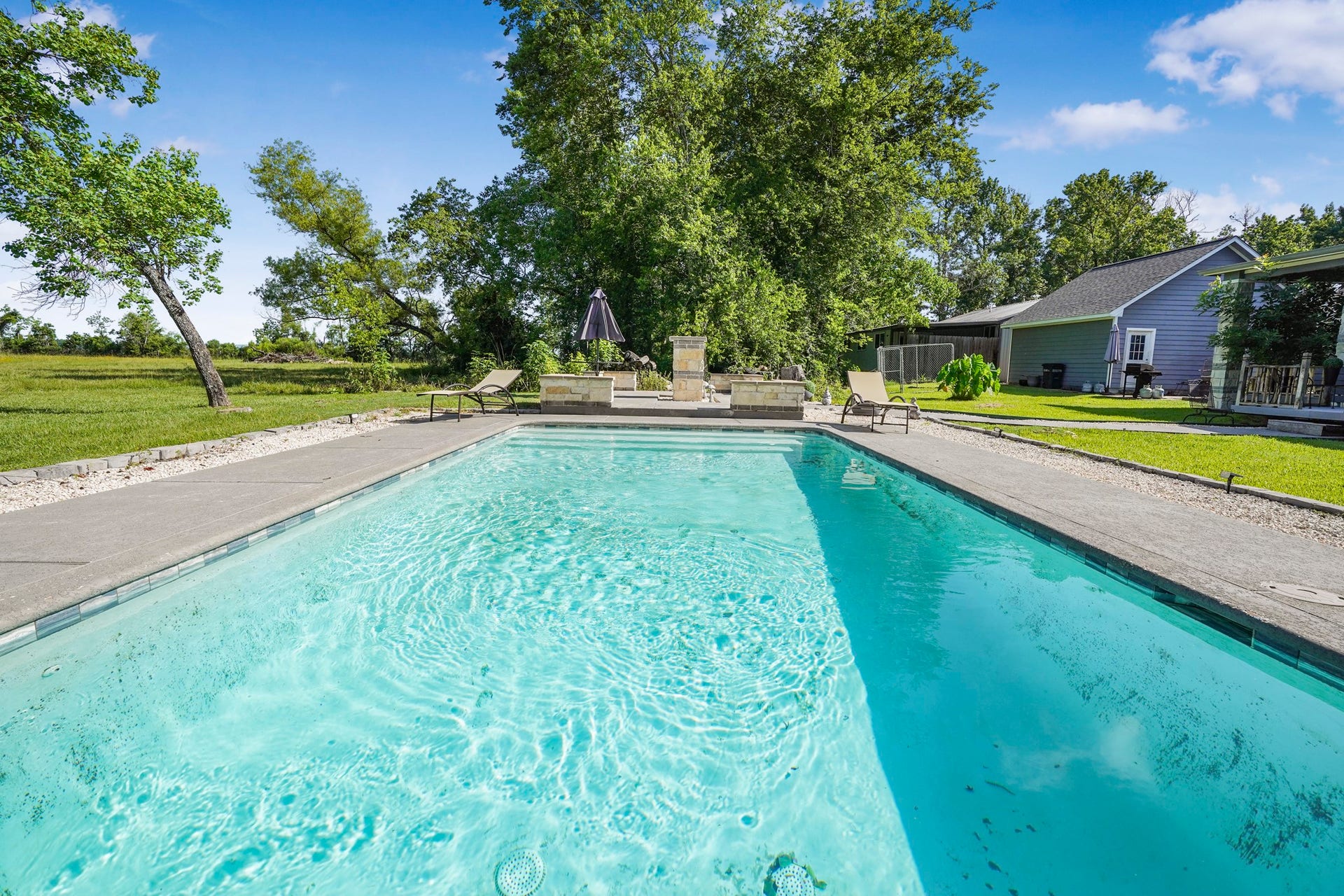 20547 Crosby Eastgate Road, Crosby, TX 77532 Crystal clear pool.