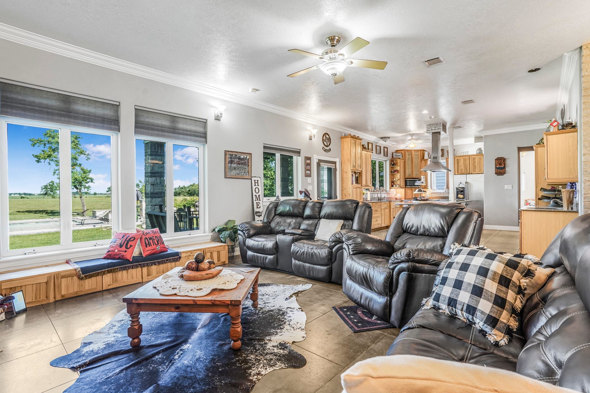 20547 Crosby Eastgate Road, Crosby, TX 77532 Living room has a great view to the pool.