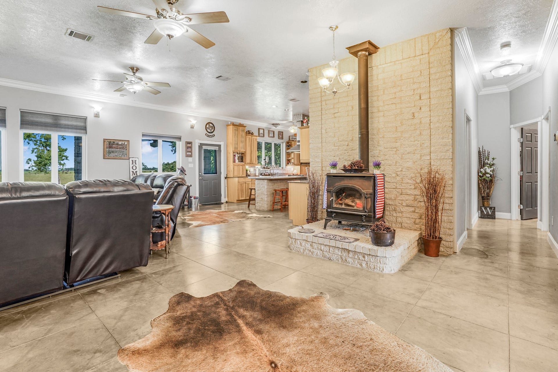 20547 Crosby Eastgate Road, Crosby, TX 77532 Wood burning fireplace!