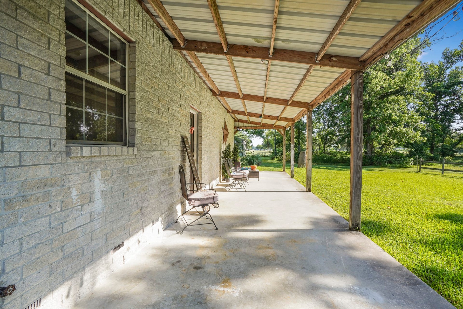 20547 Crosby Eastgate Road, Crosby, TX 77532 Front porch of the casita