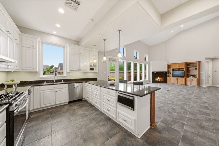 Property photo for 412 Live Oak Lane, Friendswood, TX