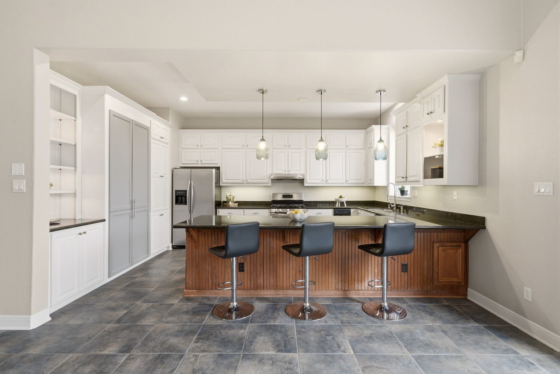 412 Live Oak Lane, Friendswood, TX 77546 Kitchen with expansive breakfast bar with ample seating, seamlessly blending style and functionality for casual dining