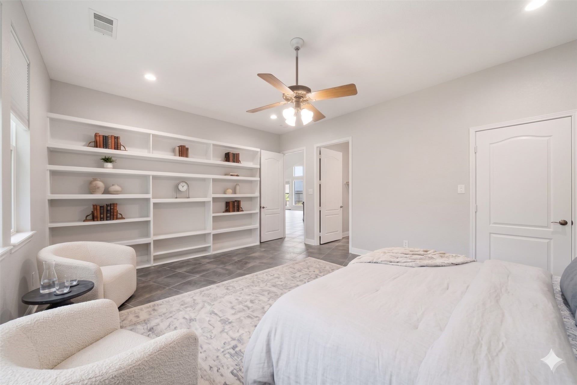 412 Live Oak Lane, Friendswood, TX 77546 Second primary: Sprawling second main floor primary suite with custom built-in shelving and plenty of room for a private sitting area. *Virtually staged