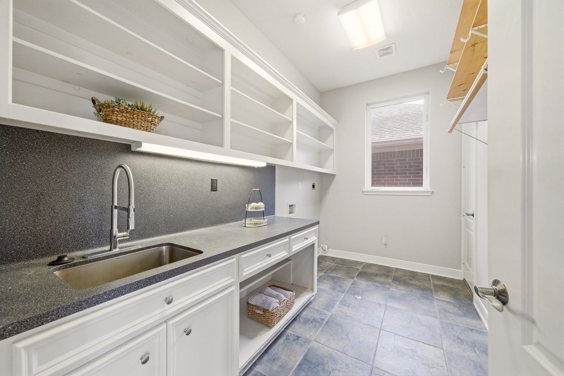 412 Live Oak Lane, Friendswood, TX 77546 Large laundry room, lots of extra storage and sink plus closet.