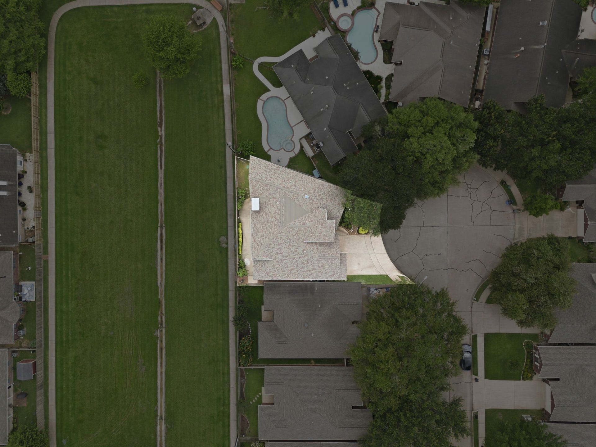 412 Live Oak Lane, Friendswood, TX 77546 This seamless extension of your yard offers families, pets and fitness enthusiasts extensive wide open space to run, play and explored without any of the upkeep.