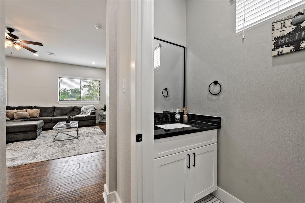 3034 Wayne Street, #A-B, Houston, TX 77026 3034 Wayne Street, #A-B, Houston, TX 77026