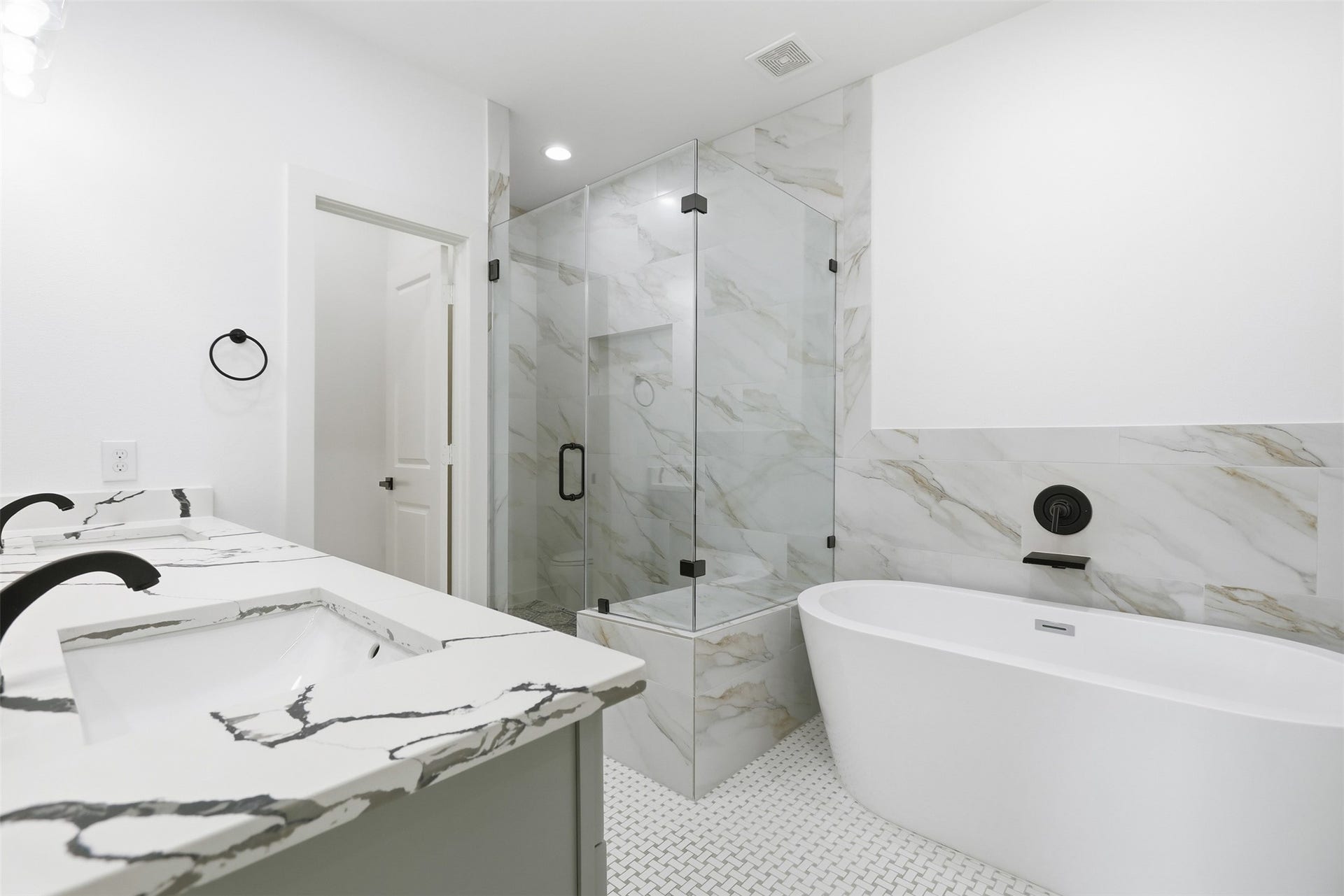 3034 Wayne Street, #A-B, Houston, TX 77026 3034 Wayne Street, #A-B, Houston, TX 77026
