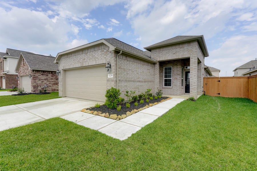 Property photo for 1229 Red Hills Drive, Rosharon, TX