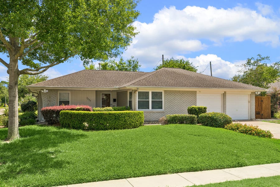 Property photo for 2202 Lazybrook Drive, Houston, TX