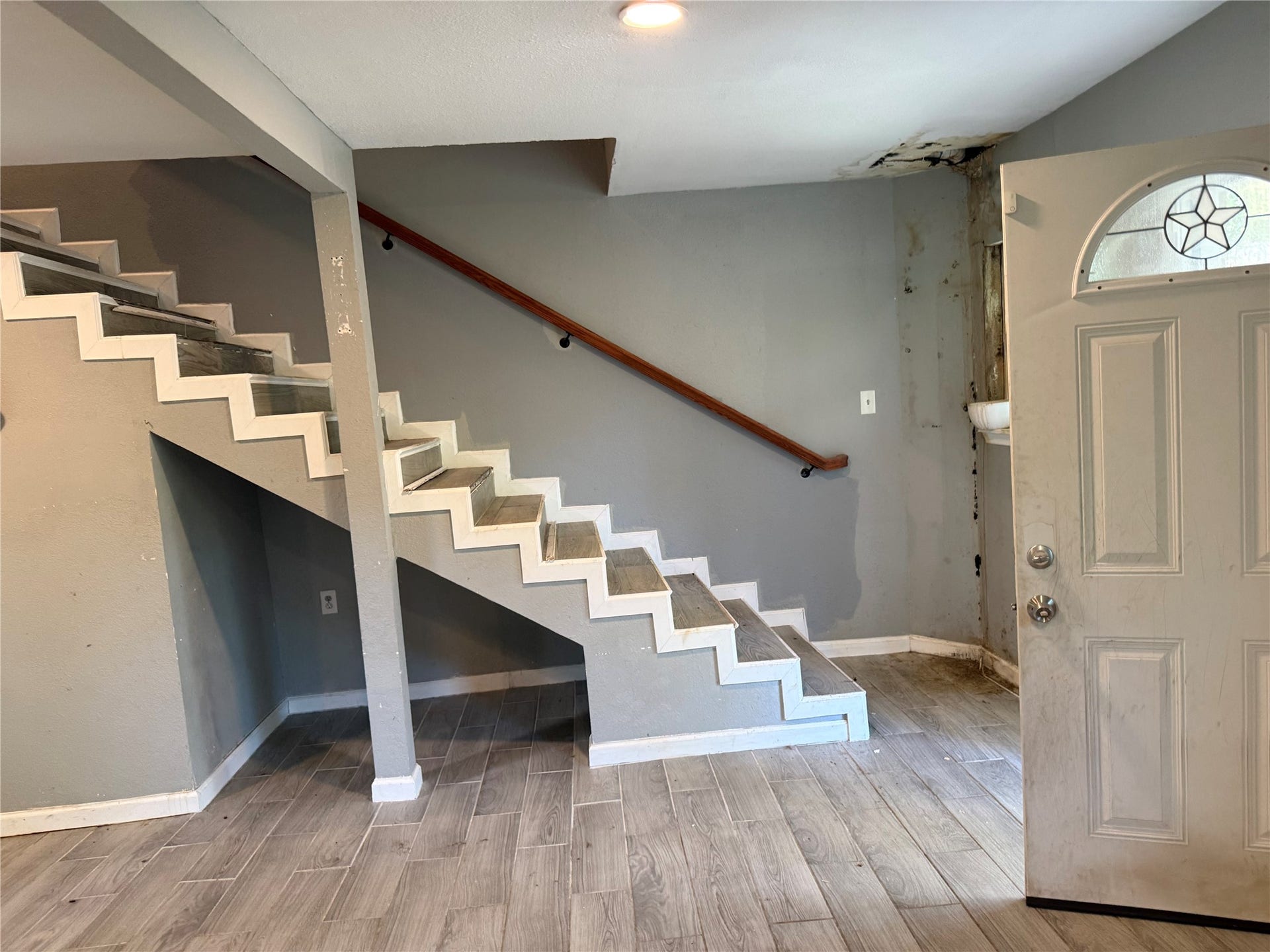 29702 E Hawthorne Drive, Spring, TX 77386 Guest House stairs