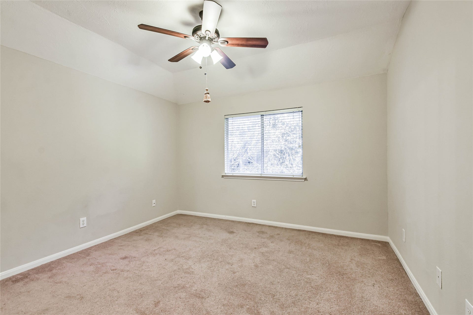 109 N Acacia Park Circle, The Woodlands, TX 77382 Another view of the large 4th bedroom.