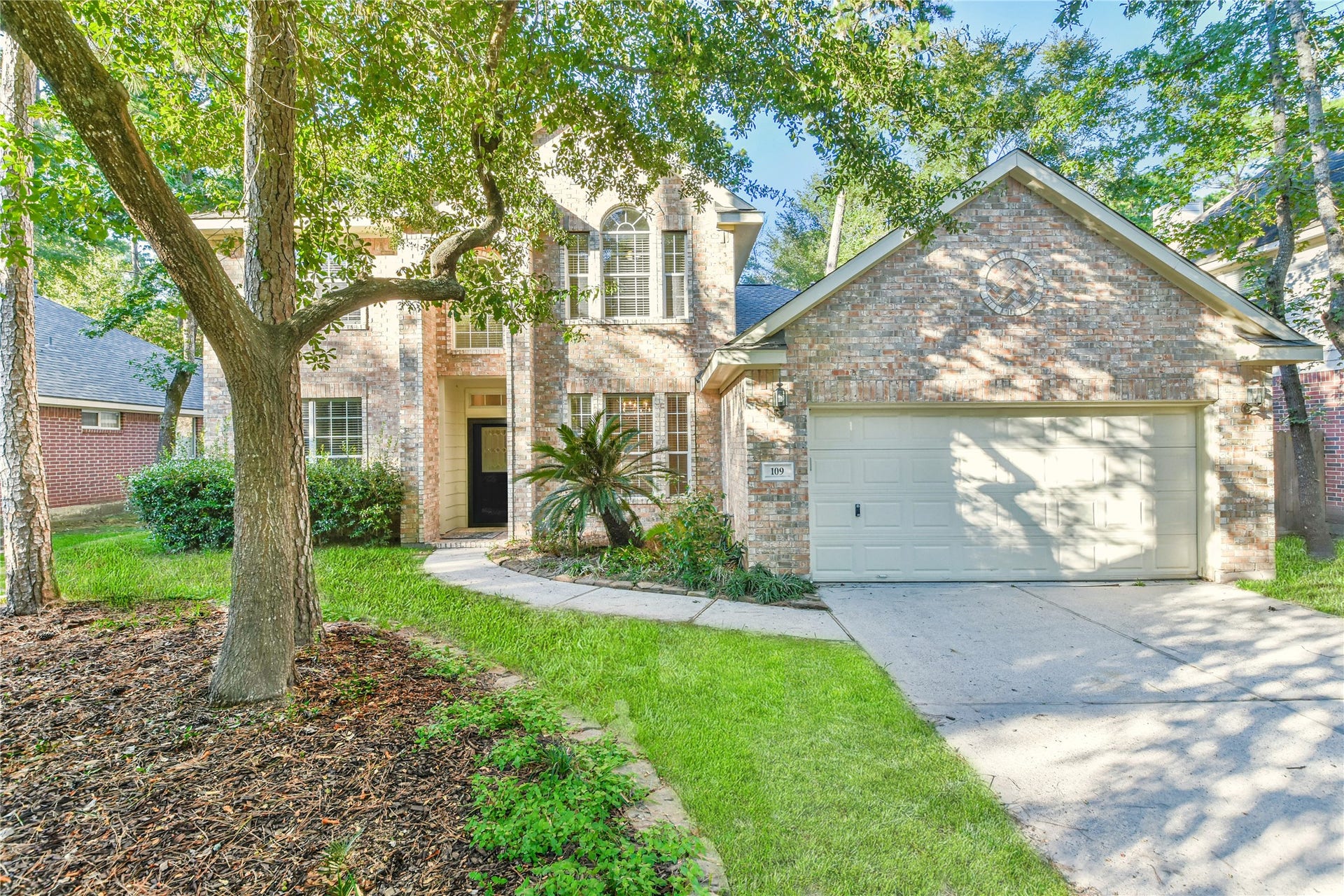 109 N Acacia Park Circle, The Woodlands, TX 77382 Lovely neighborhood in The Woodlands, Texas.