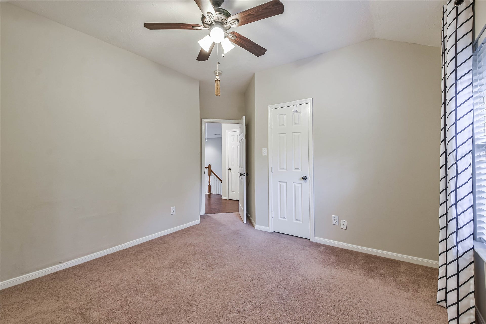 109 N Acacia Park Circle, The Woodlands, TX 77382 another view of the third bedroom.