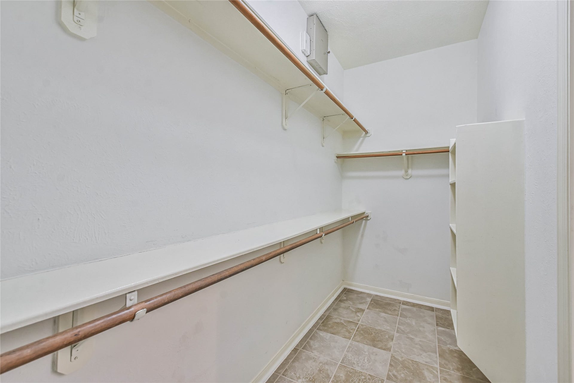 109 N Acacia Park Circle, The Woodlands, TX 77382 Walk in closet for the primary.
