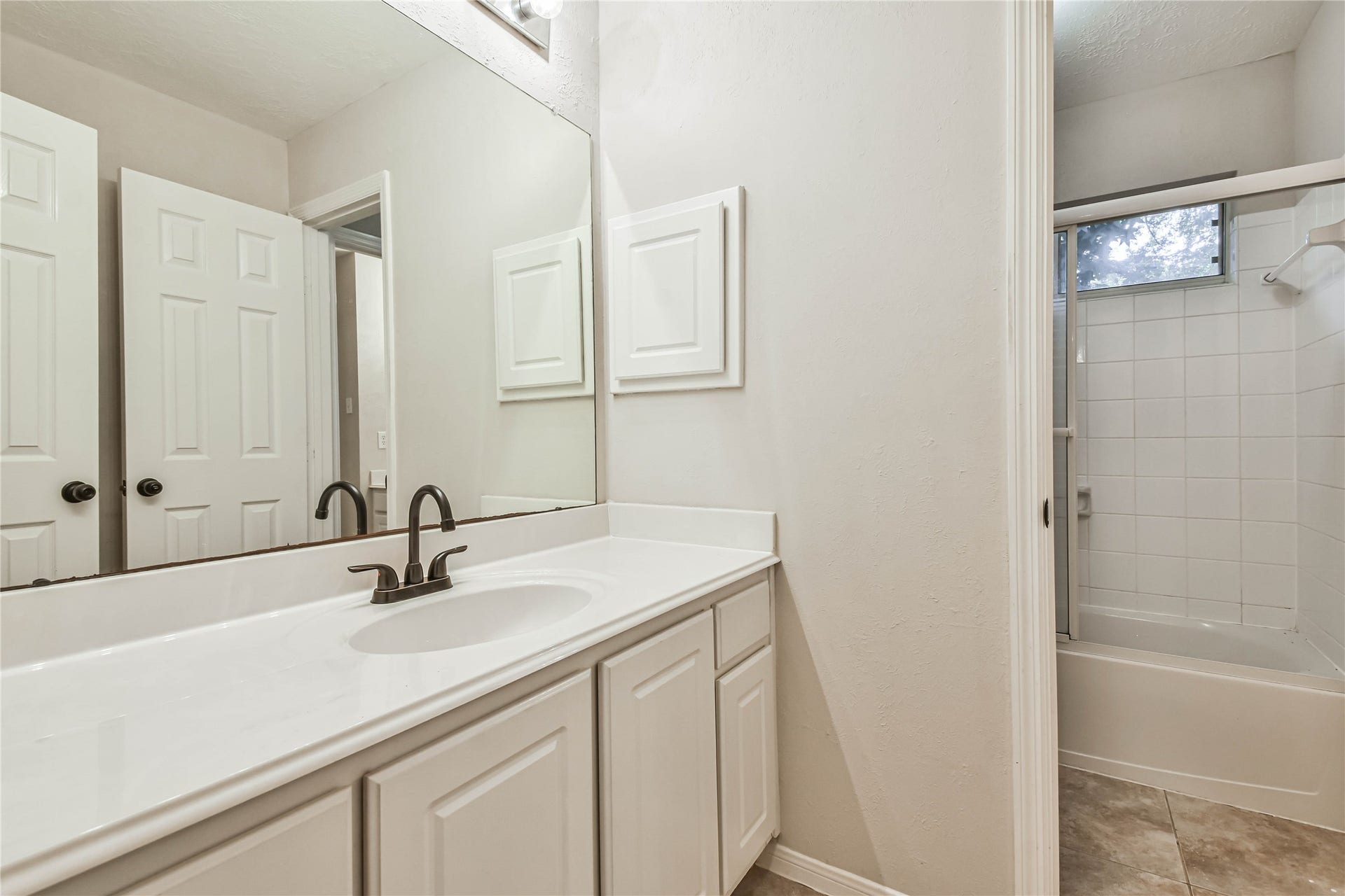 109 N Acacia Park Circle, The Woodlands, TX 77382 Hollywood bath with long vanity.