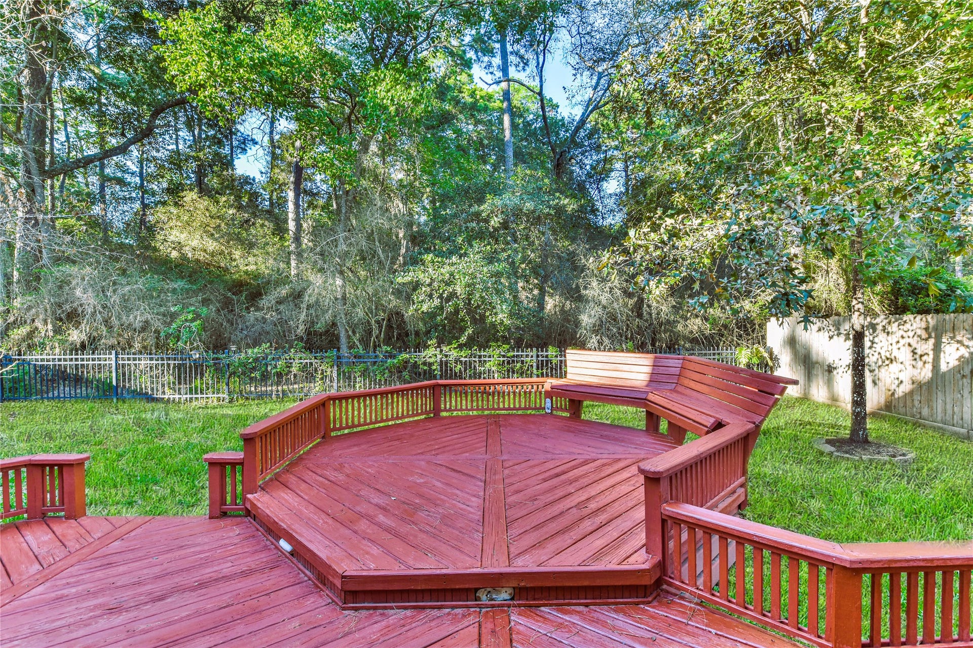 109 N Acacia Park Circle, The Woodlands, TX 77382 Nature preserve to enjoy bird watching and quiet evenings!