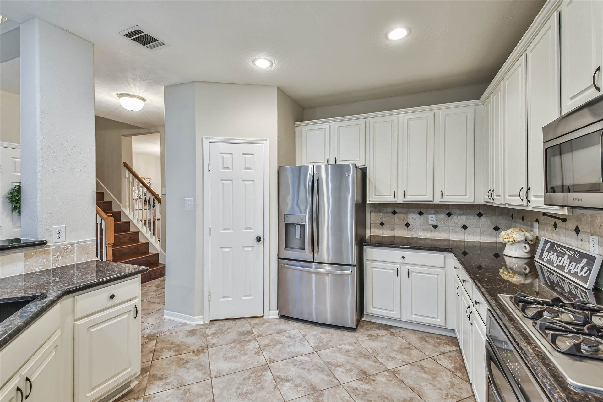109 N Acacia Park Circle, The Woodlands, TX 77382 109 N Acacia Park Circle, The Woodlands, TX 77382