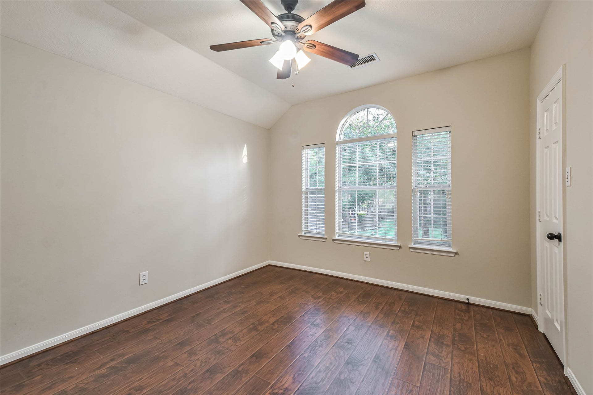 109 N Acacia Park Circle, The Woodlands, TX 77382 Second bedroom is upstairs and has wood flooring.