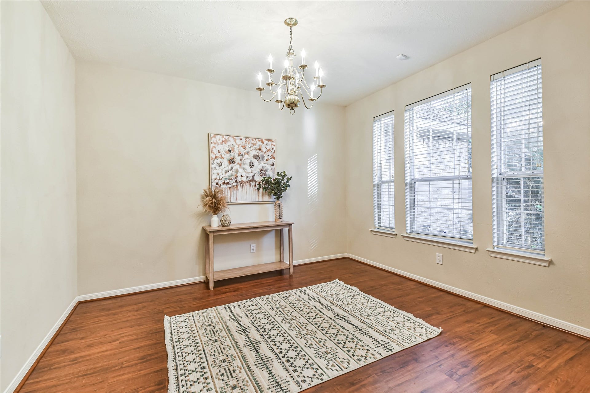 109 N Acacia Park Circle, The Woodlands, TX 77382 Dining room just to the right of the entry.