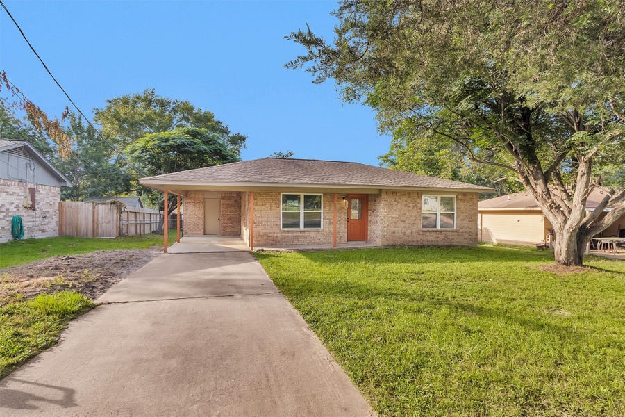 Property photo for 213 County Line Road, Willis, TX