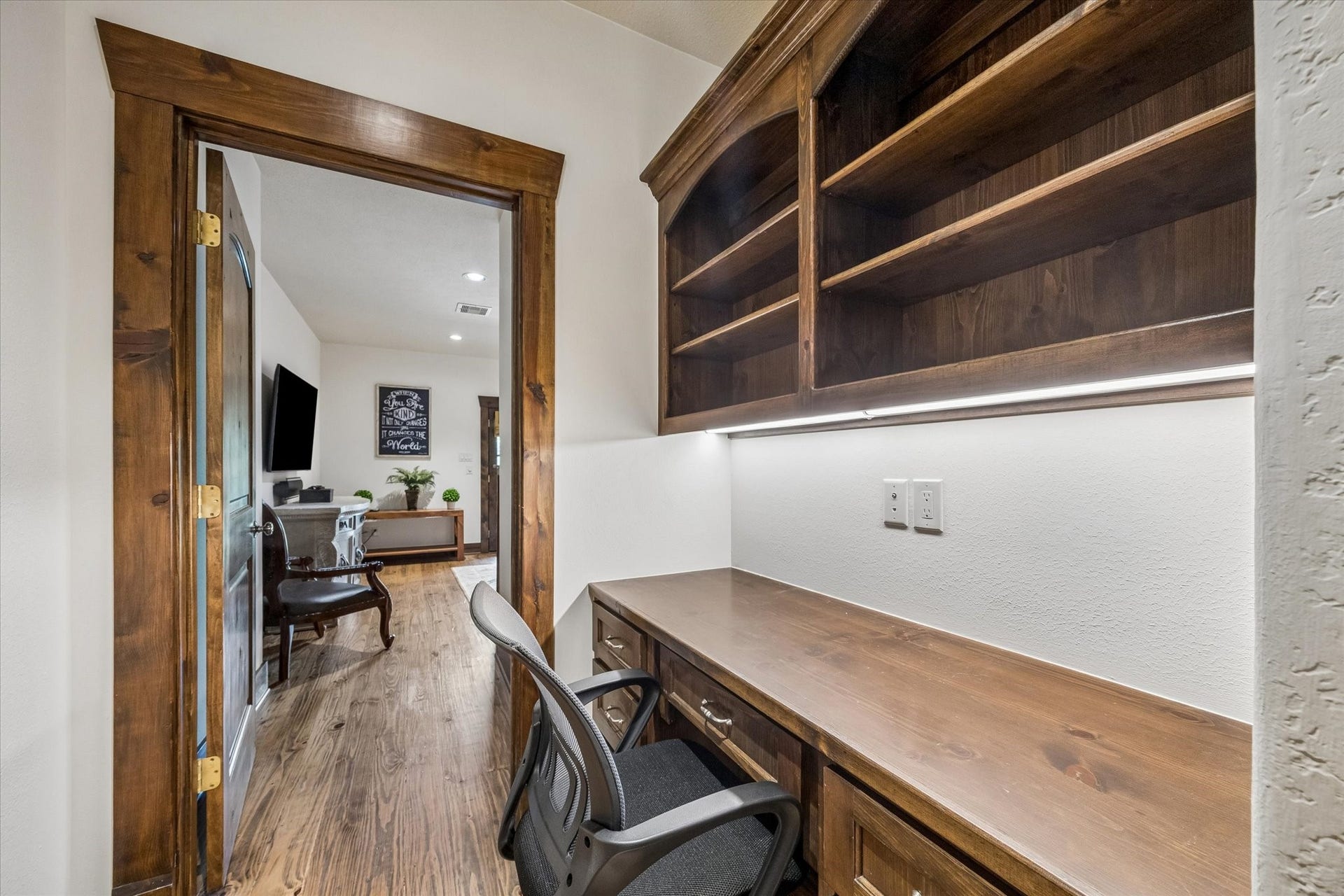 32102 Fulbrook Commons, Fulshear, TX 77441 A built-in desk and shelving create the perfect workspace for homework, remote work, or household organization without sacrificing living space. Located upstairs just outside the bonus room.