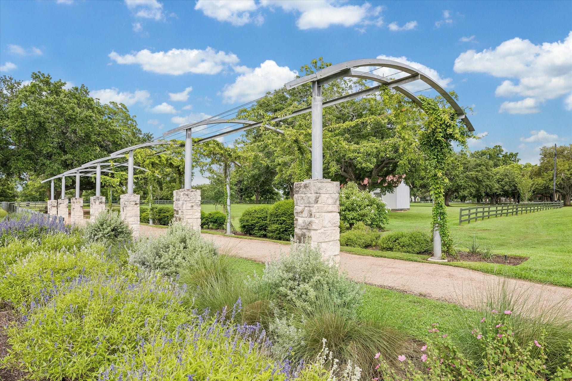 32102 Fulbrook Commons, Fulshear, TX 77441 Stunning entrance and community
landscape. Are you ready to call
Fulbrook home?