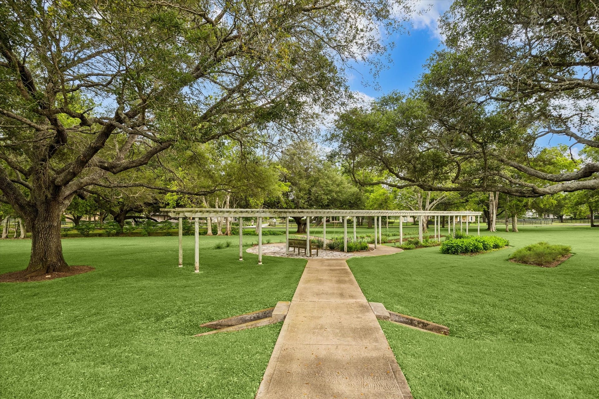 32102 Fulbrook Commons, Fulshear, TX 77441 Green space across from the lot.
Peaceful Birdhouse Village