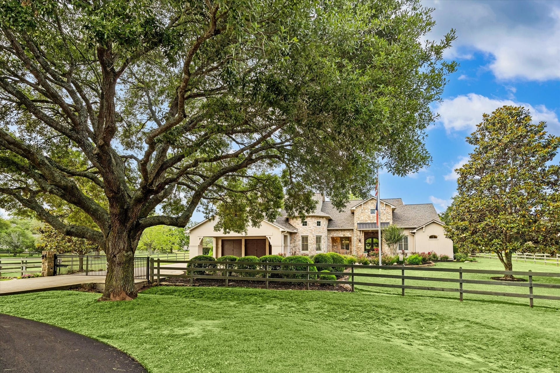 32102 Fulbrook Commons, Fulshear, TX 77441 Gorgeous mature trees sprinkled throughout the 1.6 acre lot