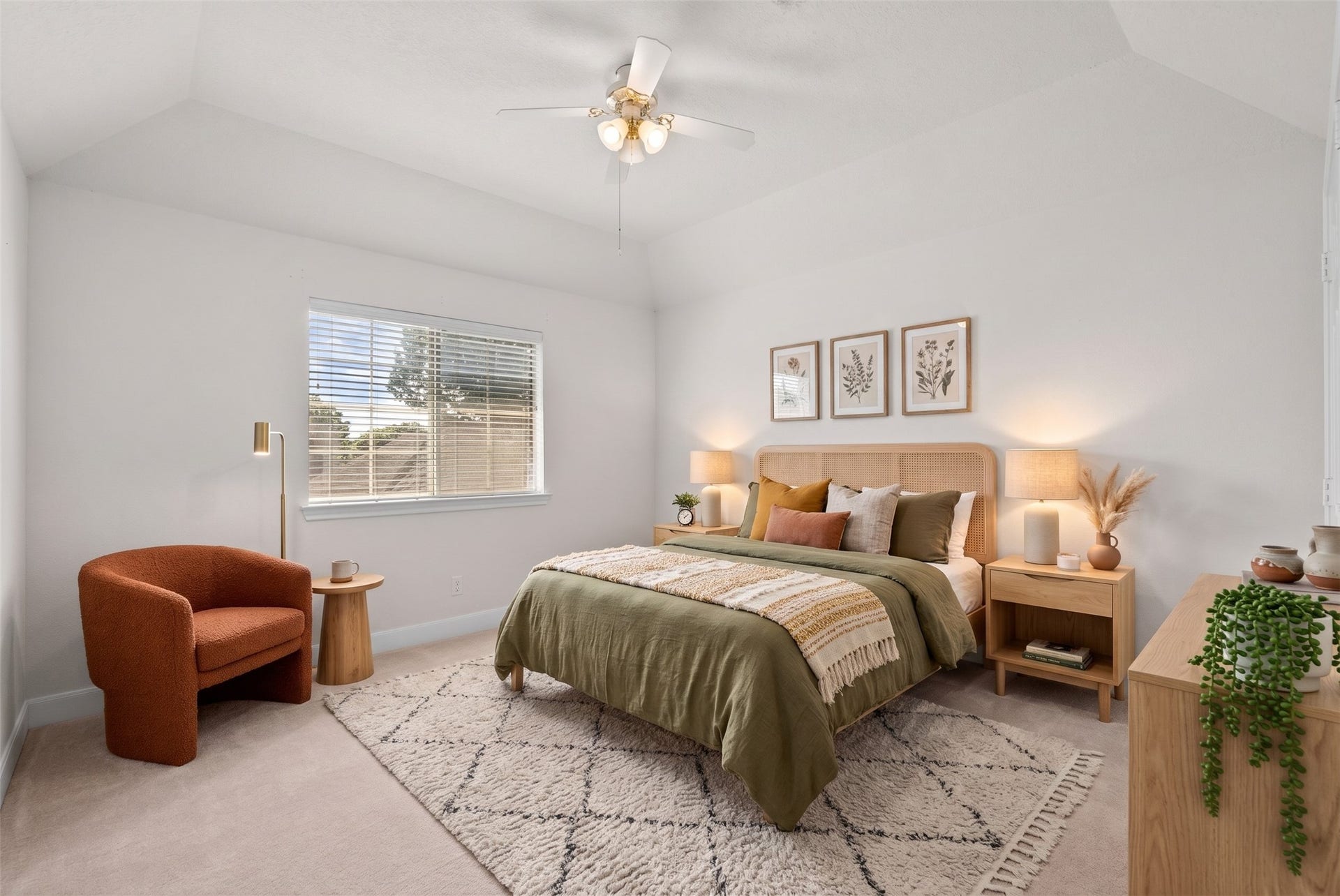 4402 Santee Drive, Baytown, TX 77521 High ceilings make this guest room feel noticeably larger and more breathable.