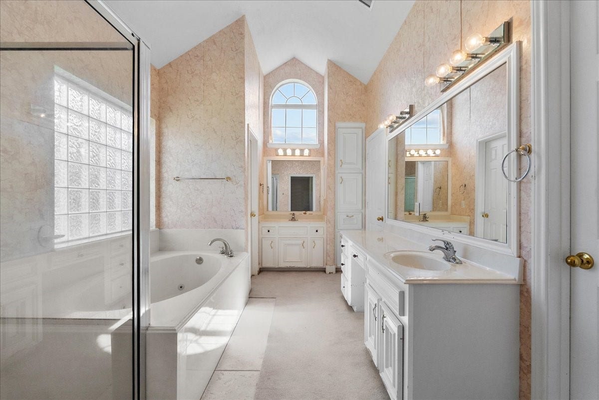 4402 Santee Drive, Baytown, TX 77521 Soaring vaulted ceilings and a dramatic arched transom window bathe this primary en-suite in bright, refreshing natural light.