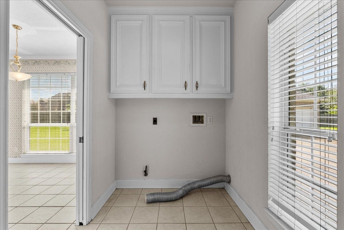 4402 Santee Drive, Baytown, TX 77521 Dedicated hookups easily accommodate a full-size washer and dryer.